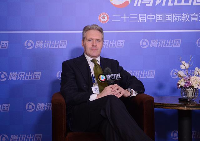 美国青少年教育协会会长，引领未来教育的探索者