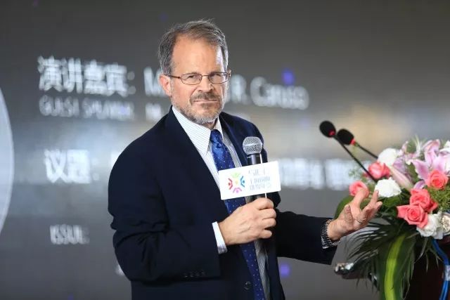 美国青少年教育协会会长，引领未来教育的探索者