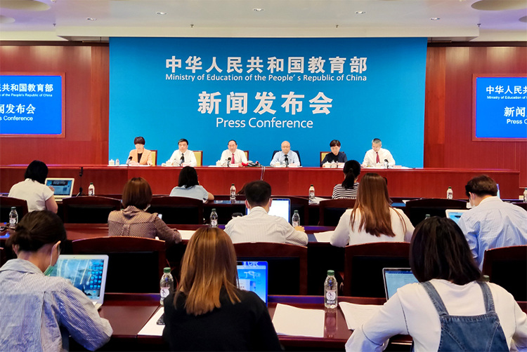 教育部国际司负责人就关于来华留学相关问题答记者问