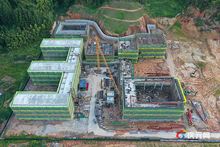 农村寄宿制学校建设工程，探索与实践的答记者问