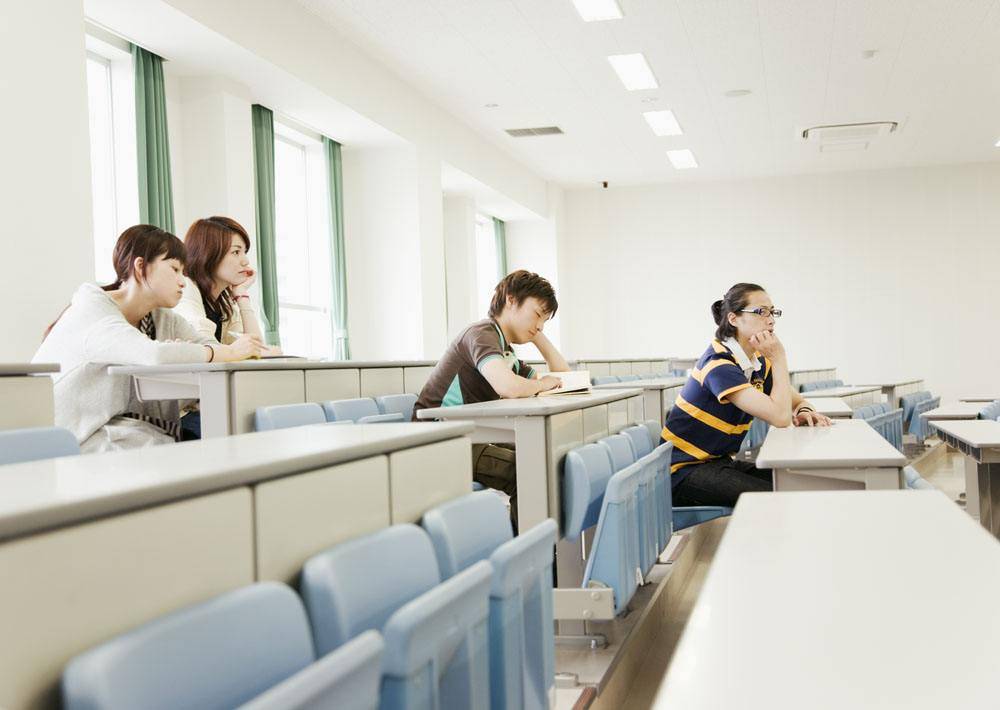 专科教育：学历定位、特点优势与本科教育的差异解析