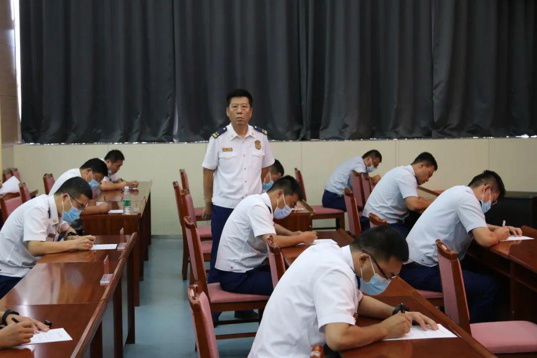 教育改革实验涵盖课程教学改革、教育技术运用、学生素质培养、教育公平追求、管理体系完善及学校社会合作等方面。