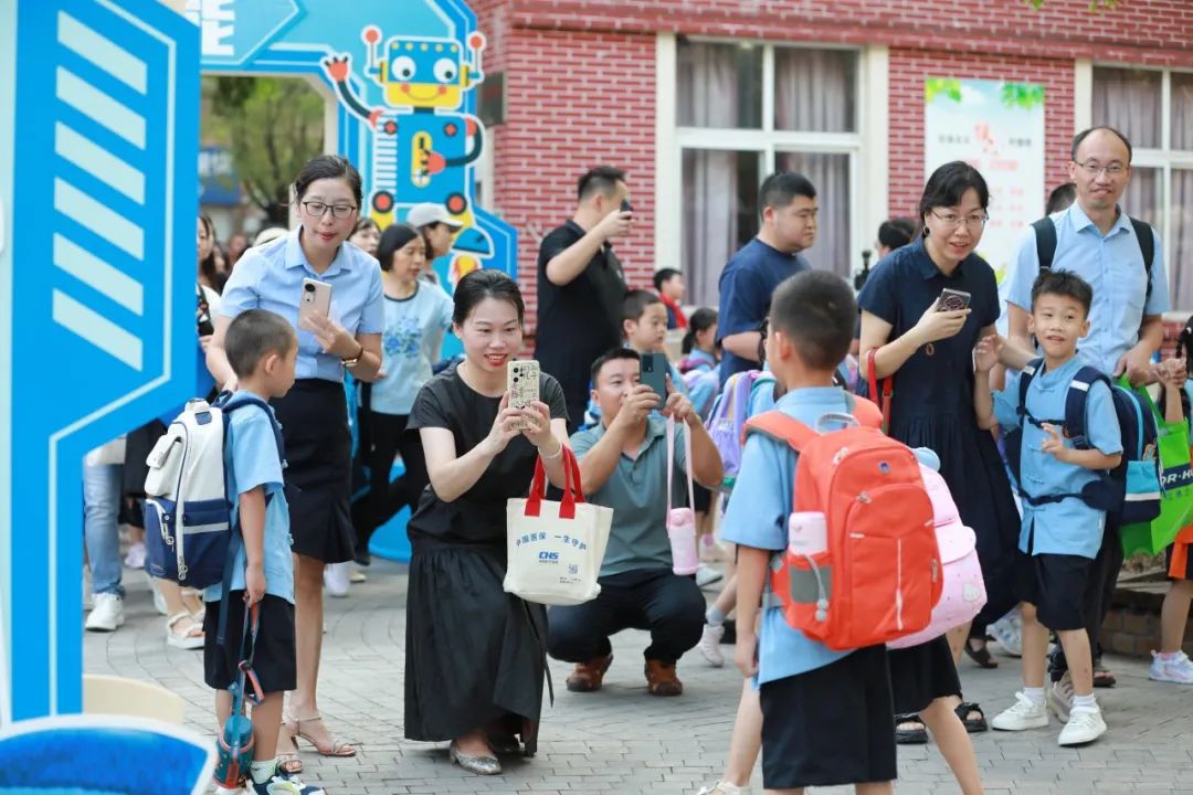 教育部开学礼包揭秘：传递教育温度，共筑未来梦想之旅