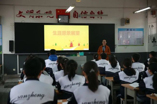 太原颠乾倒教育重塑理念，引领未来教育新风潮